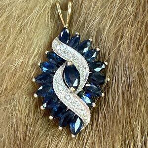 💙Elegant Blue Saphire, Diamond and 10K Gold Pendant